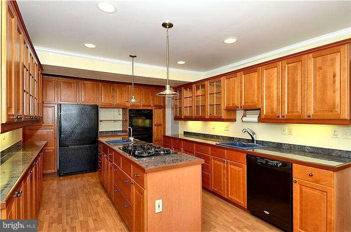 10200 Ridgemoor Drive Silver Spring, MD 20901 - Photo 3 of 28 Kitchen