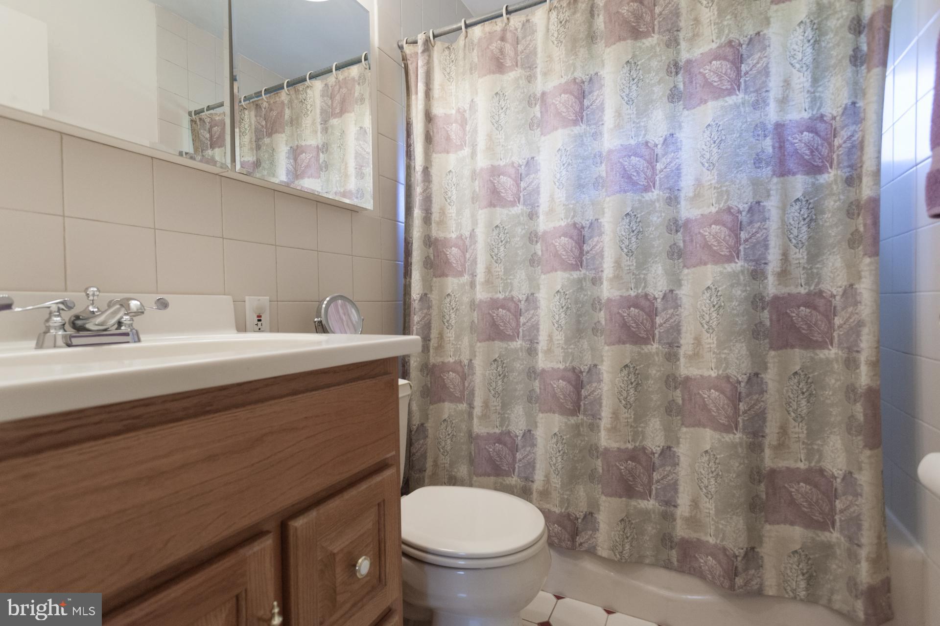 32 Jump Hill Road Levittown, PA 19056 - Photo 15 of 25 Full bath 1