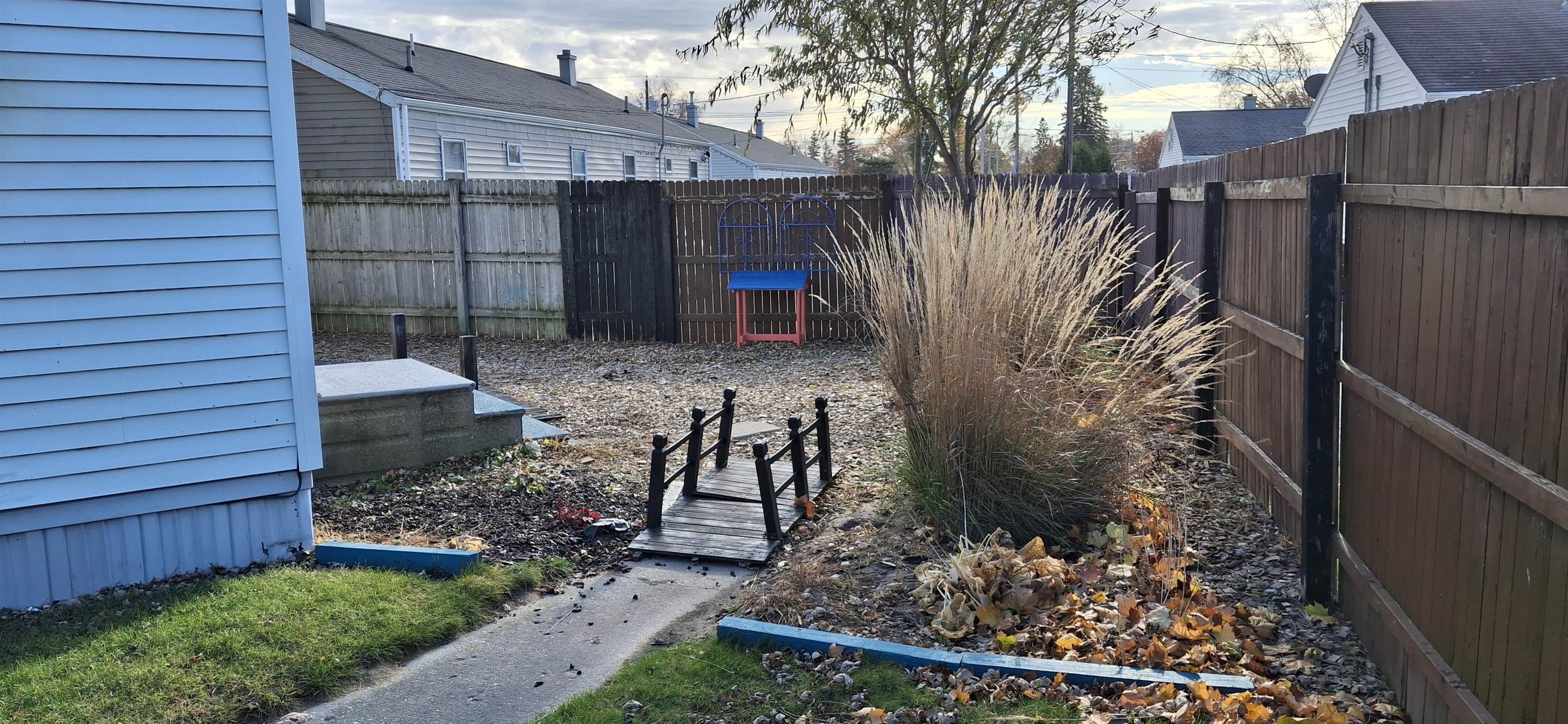 921 Raton Court Manitowoc, WI 54220 - Photo 5 of 35