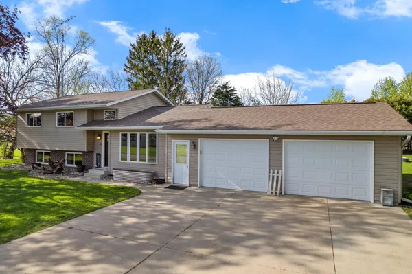 $319,000 | 64 West 18th Street, Cochrane, WI 54622