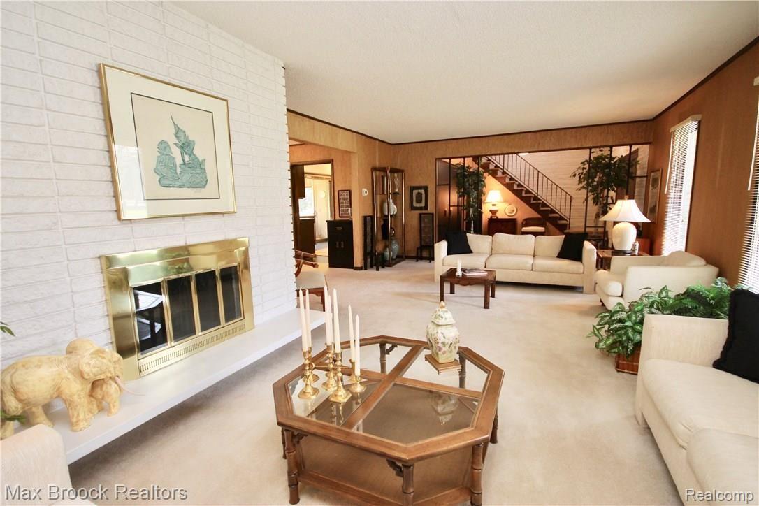 1256 Rugby Circle Bloomfield Hills, MI 48302 - Photo 6 of 24 fullsizeoutput_18a0.jpeg