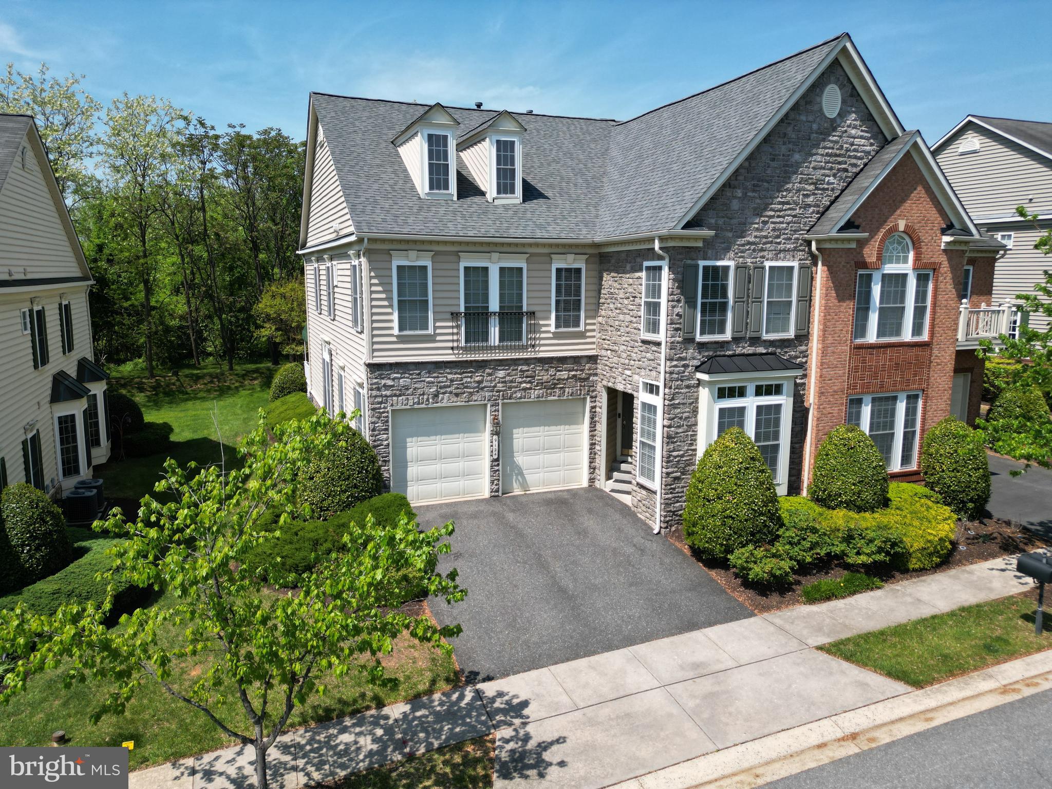 4,500 Sq. Ft./Modern and Innovative Semi-Detached