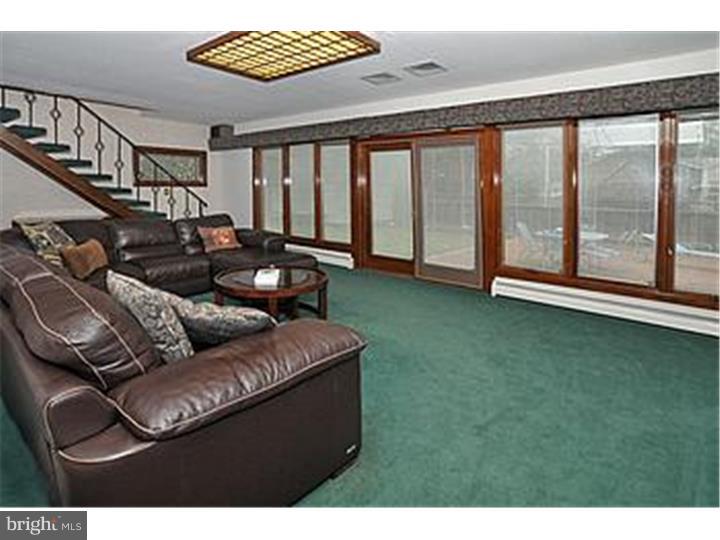 1085 Kingsley Road Rydal, PA 19046 - Photo 11 of 25 Family Room