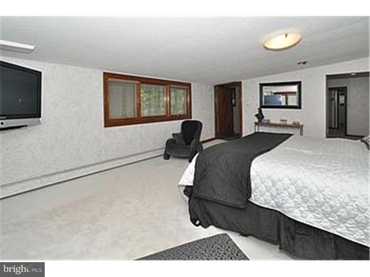 1085 Kingsley Road Rydal, PA 19046 - Photo 16 of 25 Master Bedroom