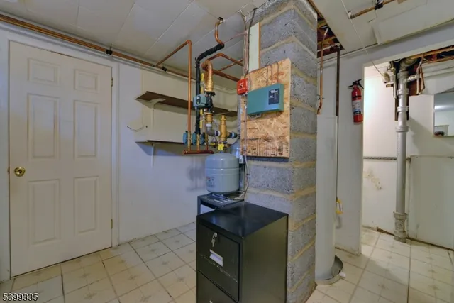 a view of walk in closet