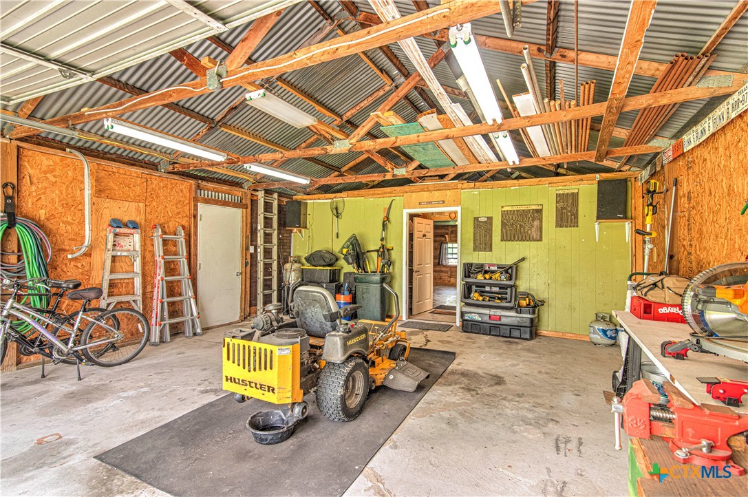 9752 Burgess Road Temple, TX 76501 - Photo 41 of 46 Work space in the Outer building