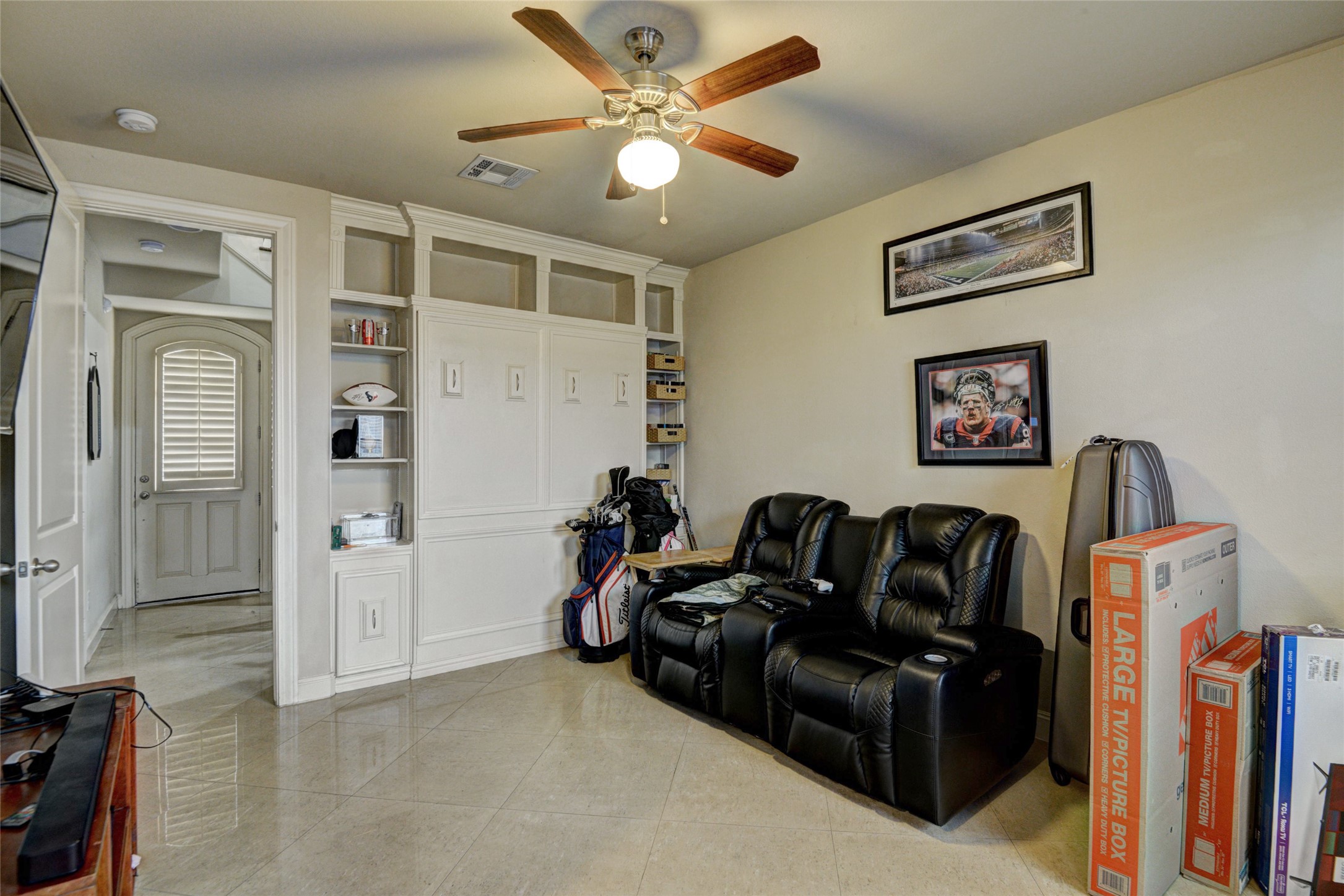 2803 Sherwin Street Houston, TX 77007 - Photo 16 of 19 a living room with furniture