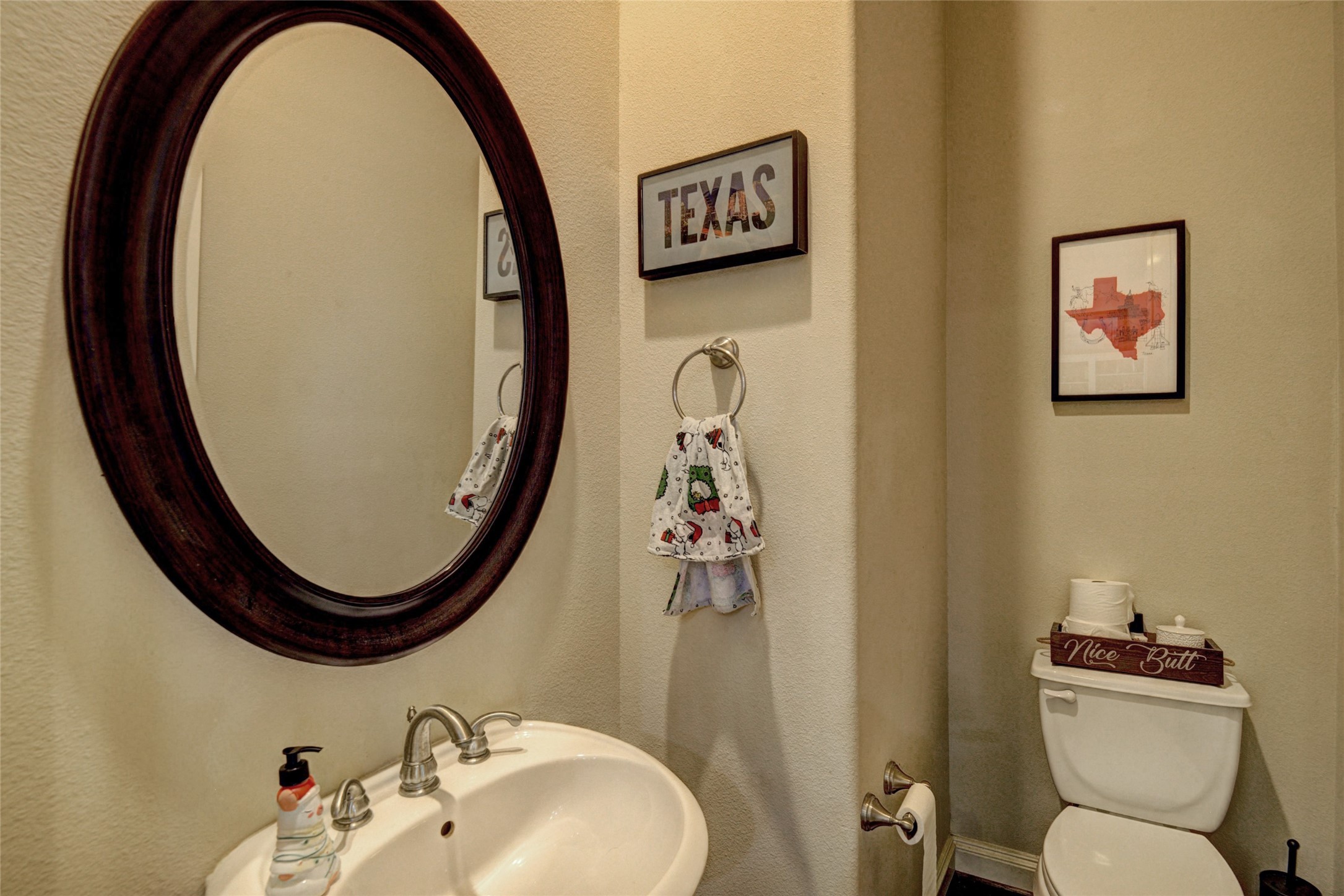 2803 Sherwin Street Houston, TX 77007 - Photo 19 of 19 a bathroom with a toilet a sink and a mirror