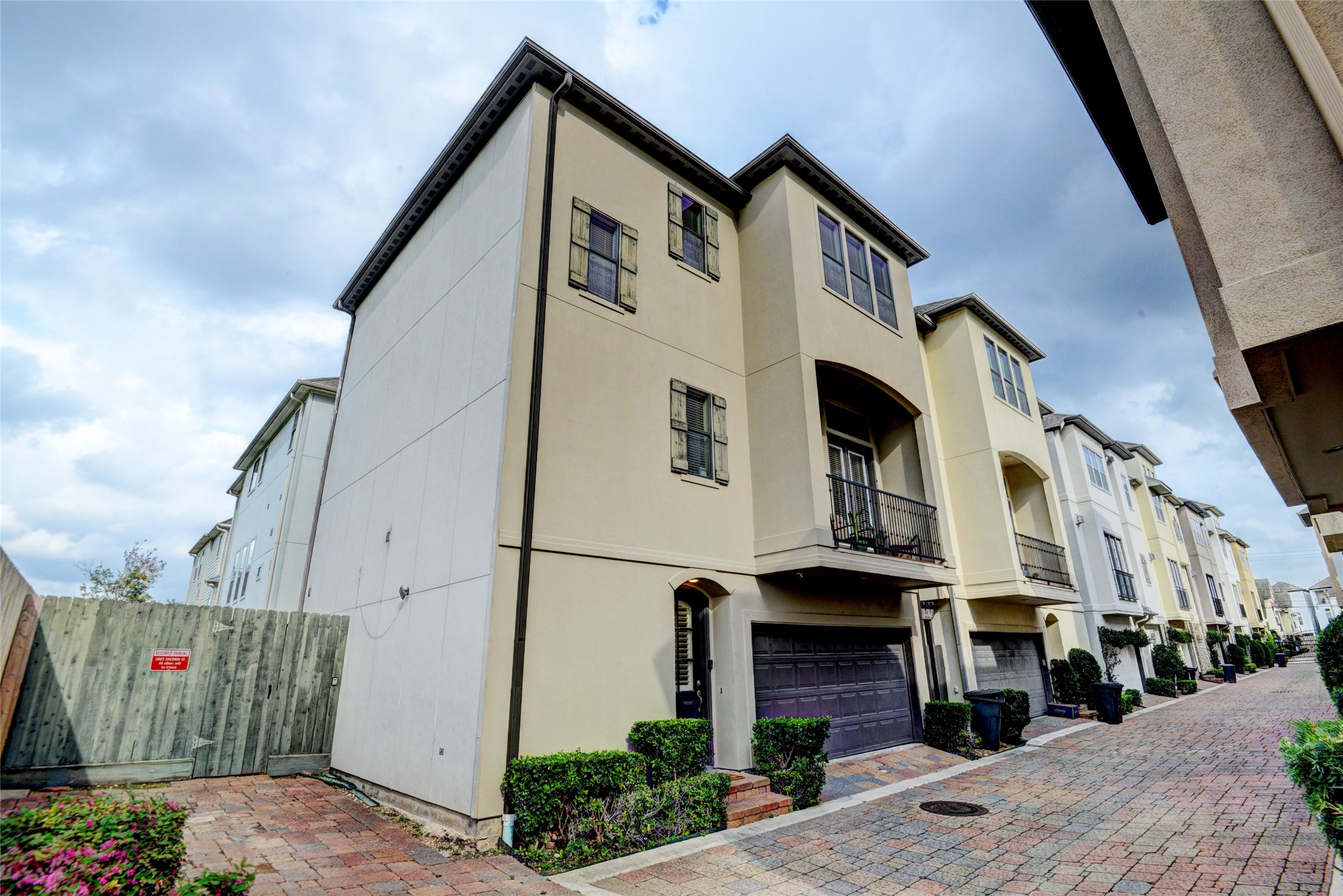 2803 Sherwin Street Houston, TX 77007 - Photo 2 of 19 a front view of a house with a street