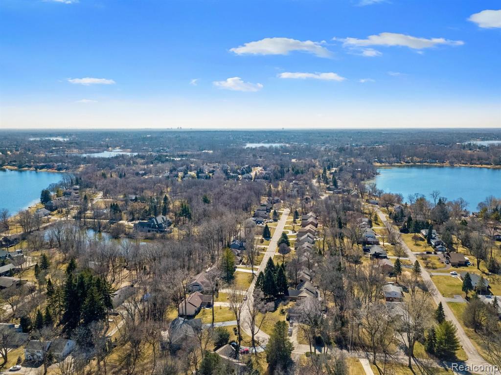 2043 Kemp Road Bloomfield Hills, MI 48302 - Photo 39 of 40