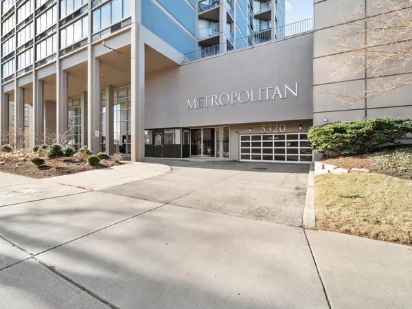 $24,900 | 5320 North Sheridan Road, Unit D37, Chicago, IL 60640