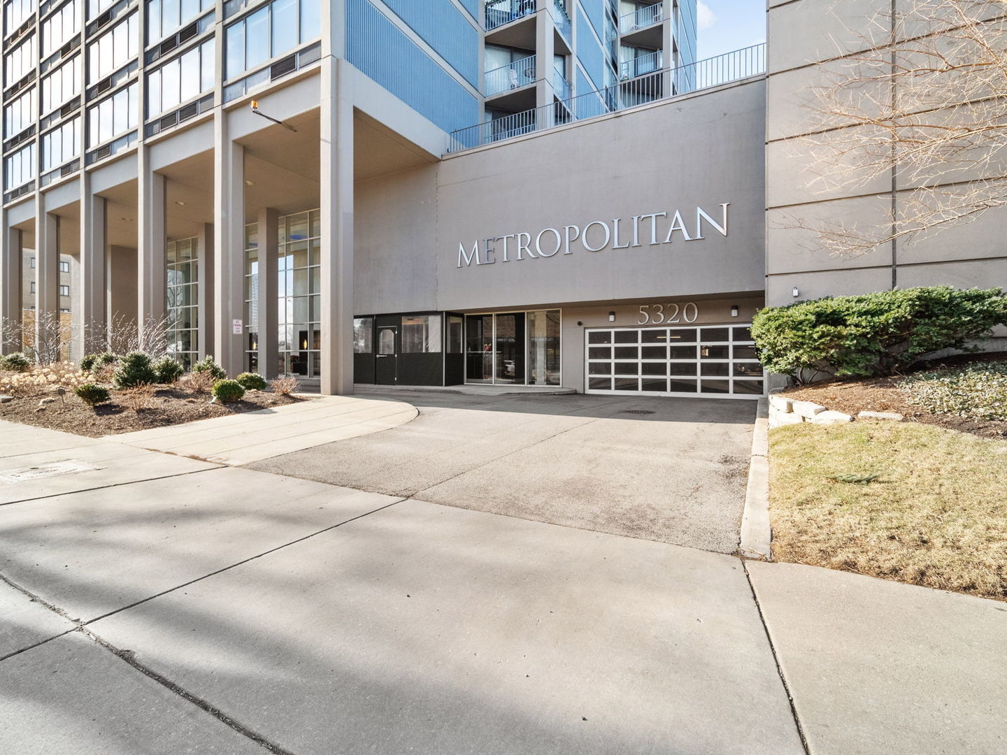 5320 North Sheridan Road, Unit D37 Chicago, IL 60640 - Photo 1 of 2