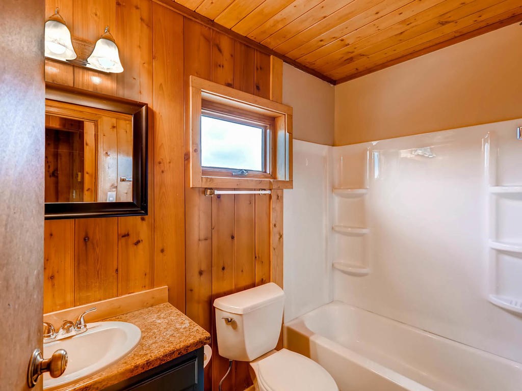 437 Rodeo Drive Silverthorne, CO 80498 - Photo 19 of 25 main level full bathroom