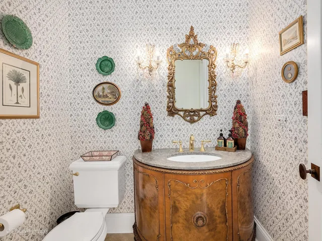 a view of entryway and hall