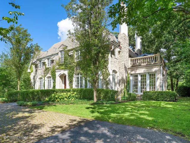 $2,639,000 | 401 West Glendale Avenue, Oak Brook, IL 60523