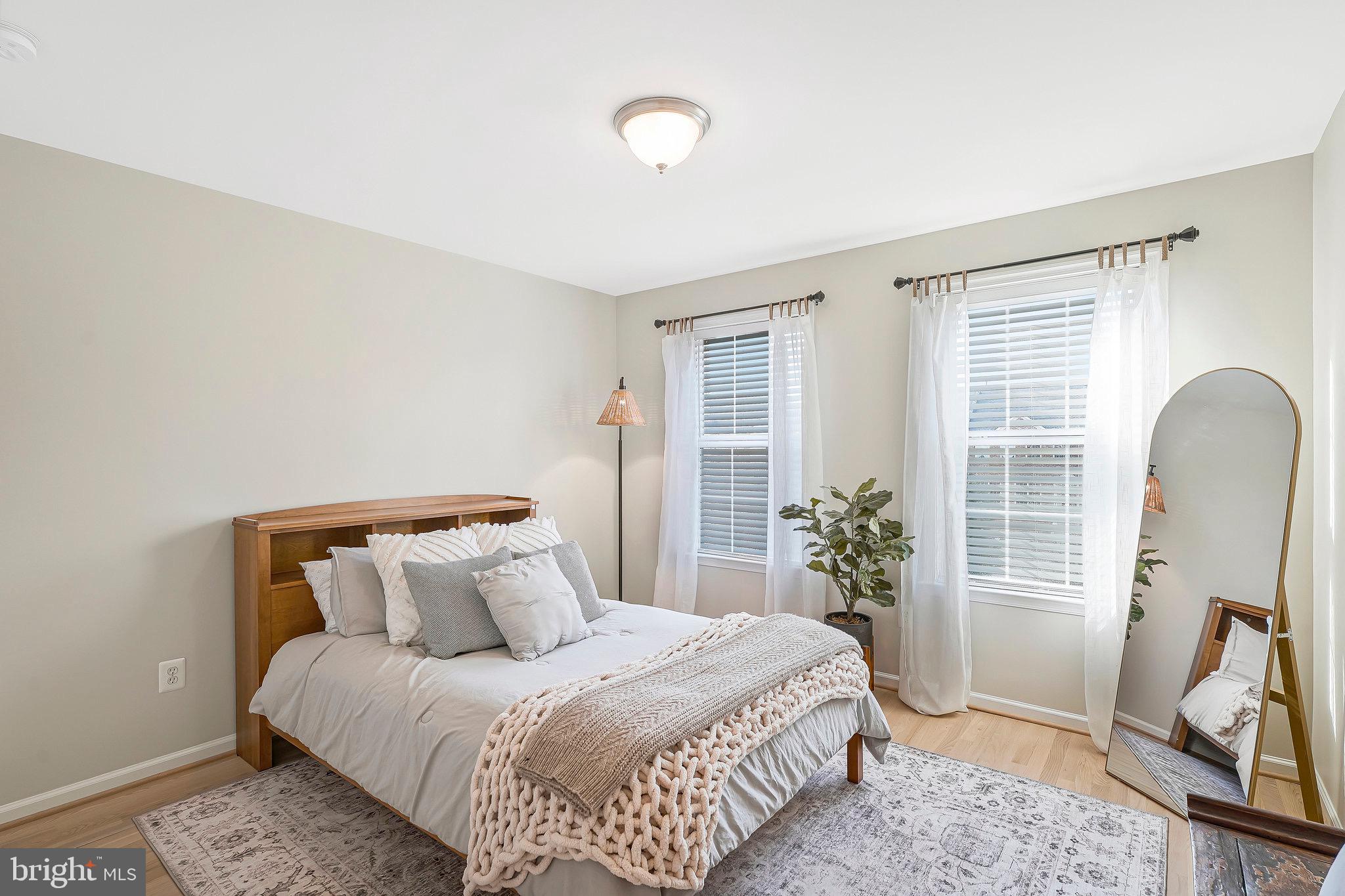 20876 Trinity Square Sterling, VA 20165 - Photo 30 of 50 a bedroom with a bed and a window