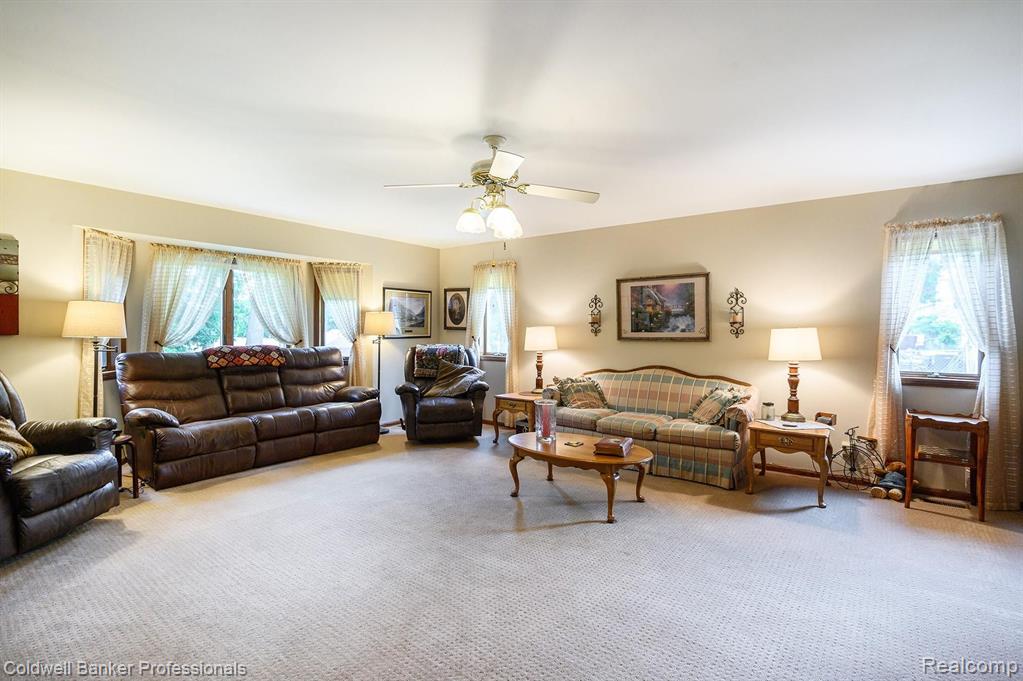 6522 East River Road Flushing, MI 48433 - Photo 11 of 29