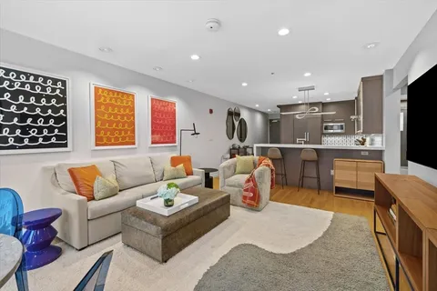 $1,299,999 | 80 Broad Street, Unit 808, Boston, MA 02110