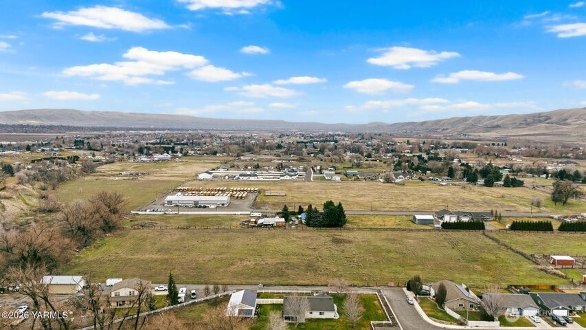 7703 Ahtanum Road Yakima, WA 98903 - Photo 6 of 14