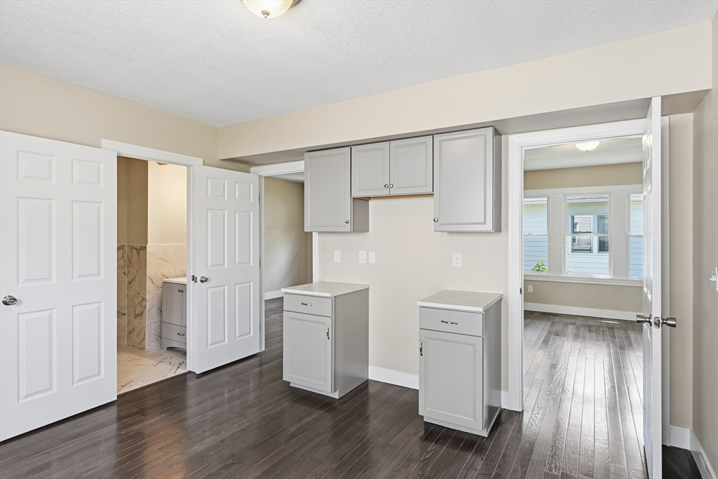 53 Devens Street Springfield, MA 01151 - Photo 13 of 40