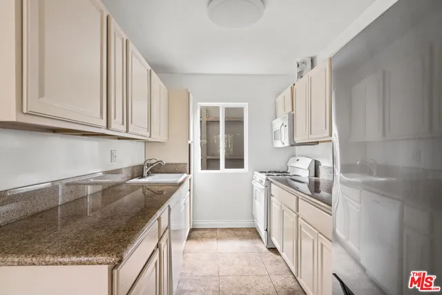 $3,995 | 616 Vernon Avenue, Unit 1, Venice, CA 90291