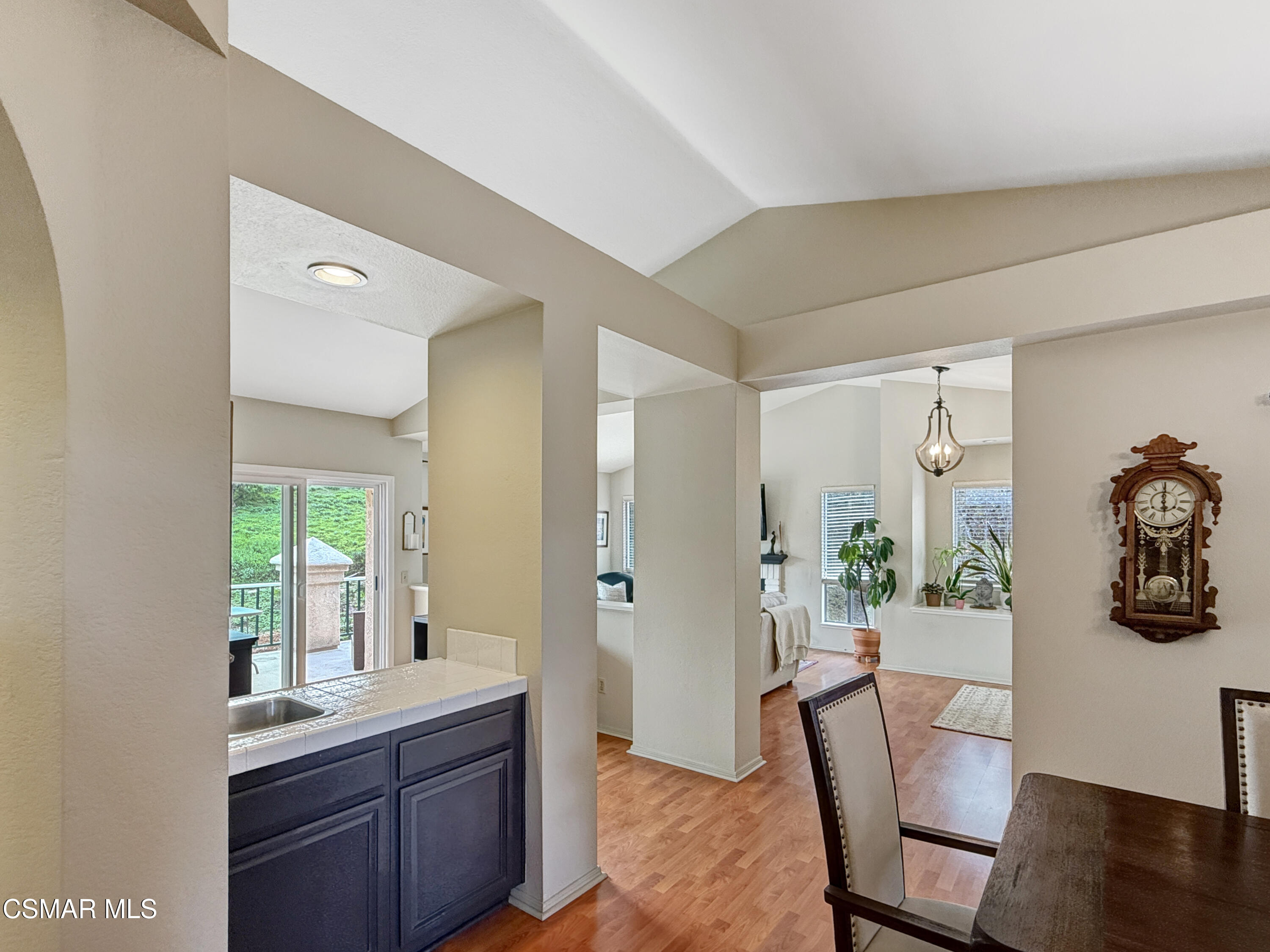 264 Ridgeton Lane, Unit B Simi Valley, CA 93065 - Photo 16 of 32 Hallw