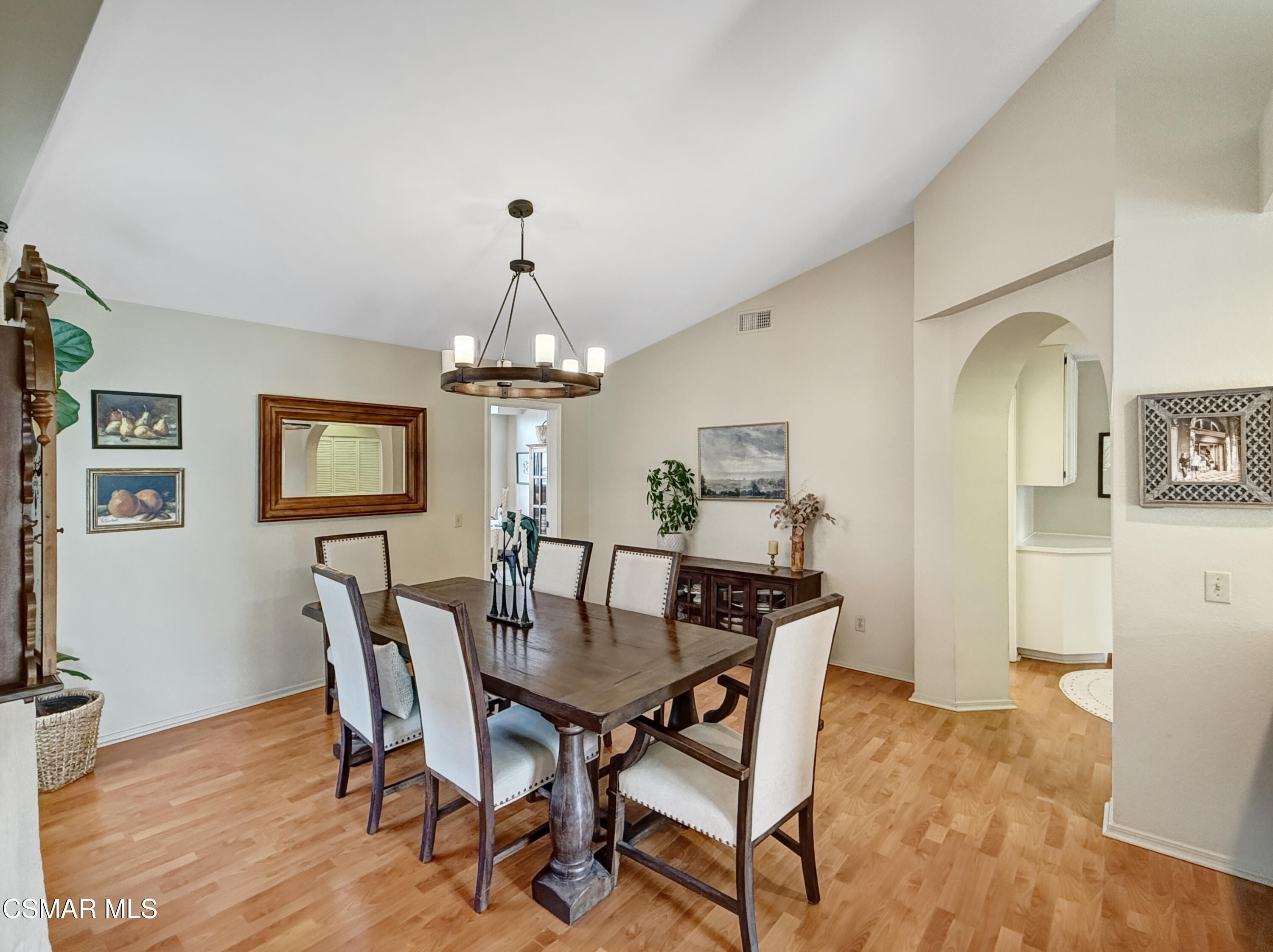 264 Ridgeton Lane, Unit B Simi Valley, CA 93065 - Photo 19 of 32 Din room 2