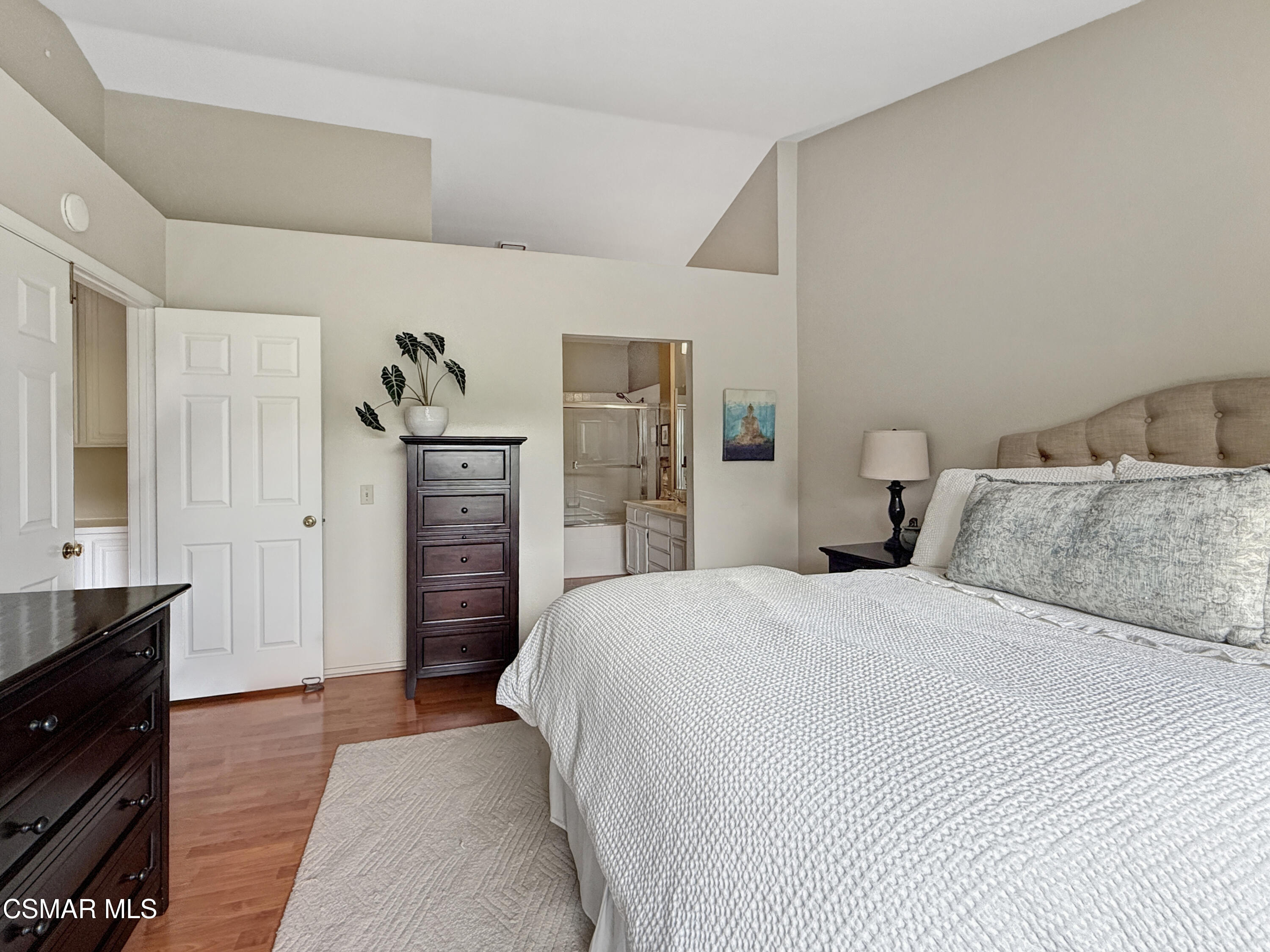 264 Ridgeton Lane, Unit B Simi Valley, CA 93065 - Photo 27 of 32 MBR 2