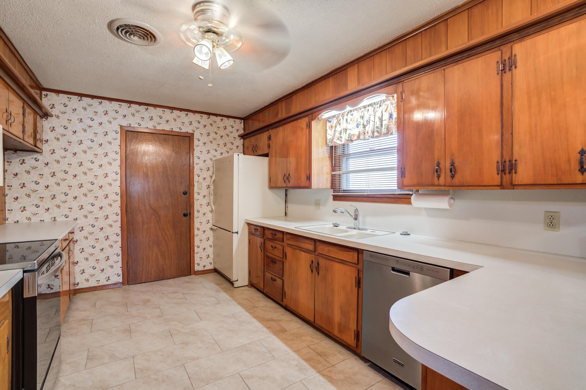 2302 55th Street Lubbock, TX 79412 - Photo 20 of 44 2302-55th-St_Lubbock-TX_34