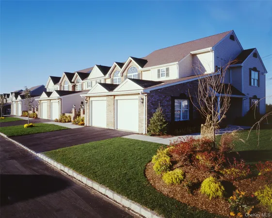 $3,980 | 40 Neal Path, Unit 40, Centereach, NY 11720