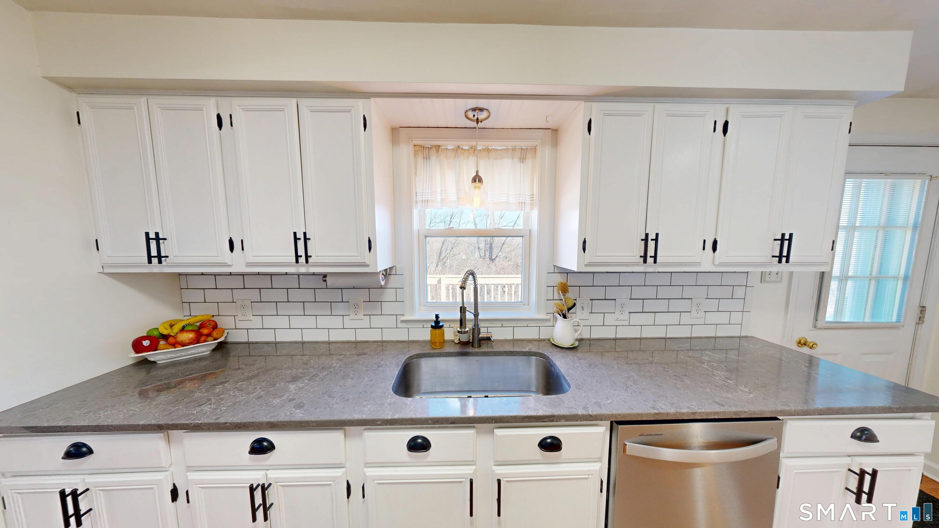 9 Adanti Avenue Ansonia, CT 06401 - Photo 16 of 40