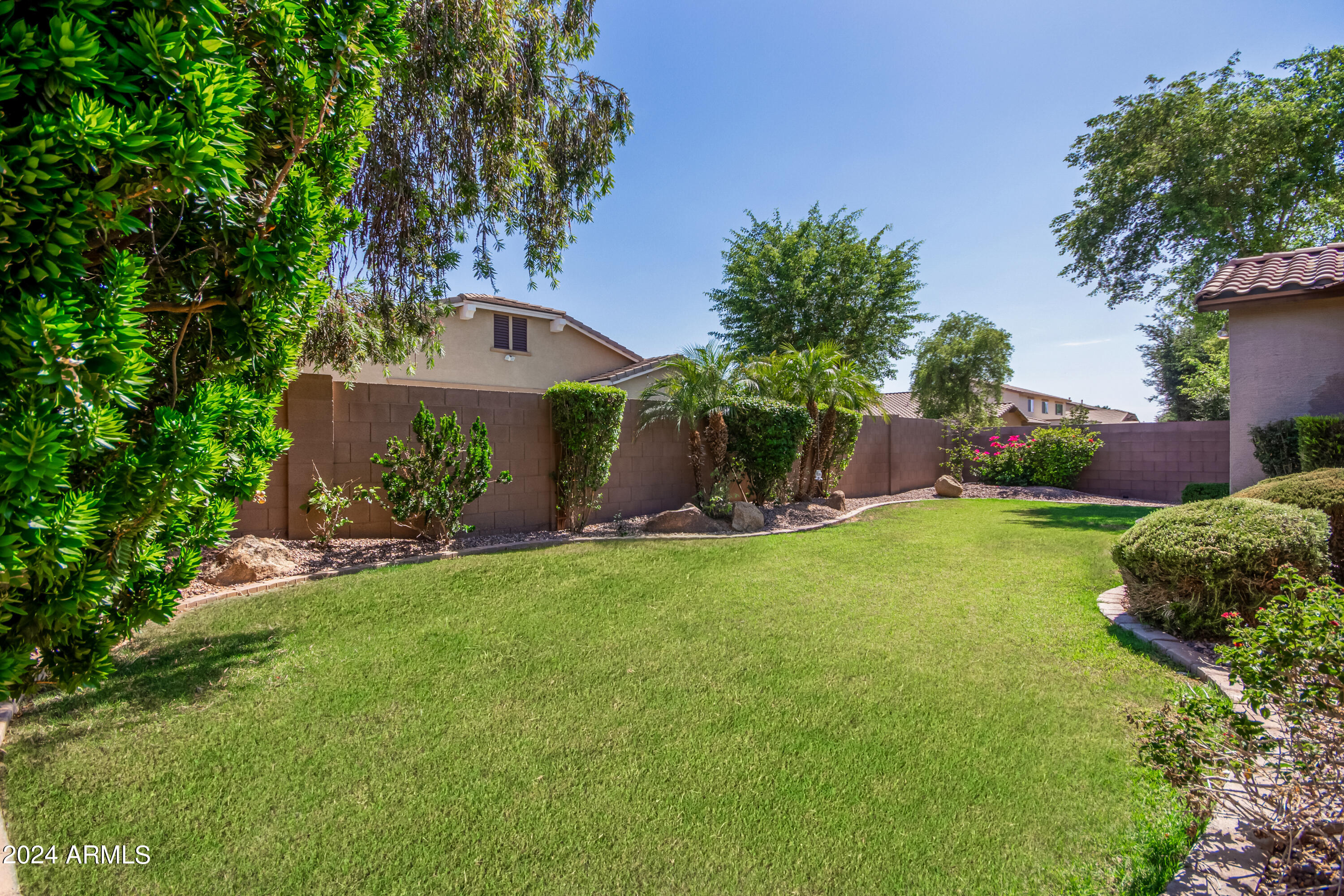 2695 East Rakestraw Lane Gilbert, AZ 85298 - Photo 3 of 41 48 - Rakestraw