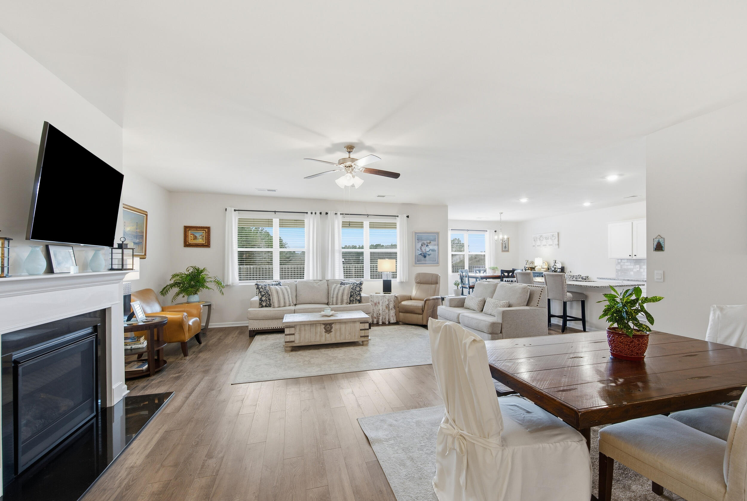 346 Donnington Court Aiken, SC 29801 - Photo 15 of 52 Living Room