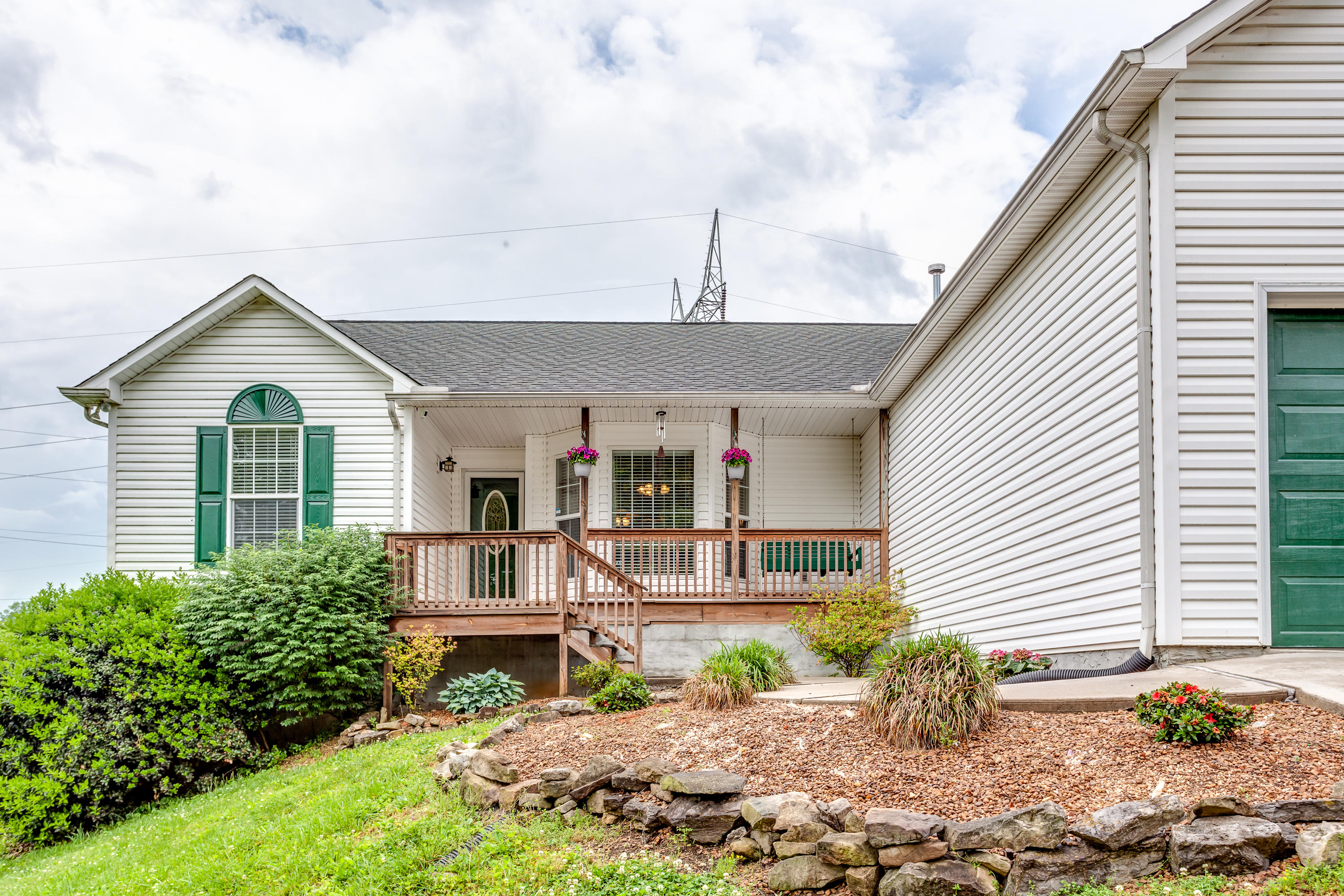 8809 Heiskell Road Powell, TN 37849 - Photo 1 of 36 002200519-1-8809HeiskellRdPowellTN-SMALL