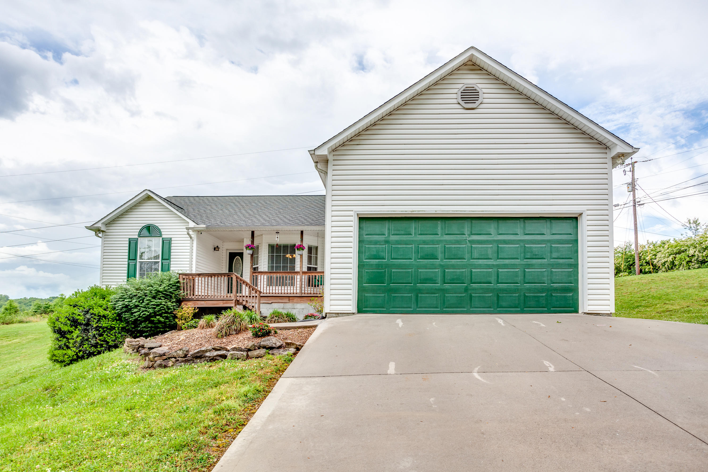 8809 Heiskell Road Powell, TN 37849 - Photo 3 of 36 003200519-1-8809HeiskellRdPowellTN-SMALL