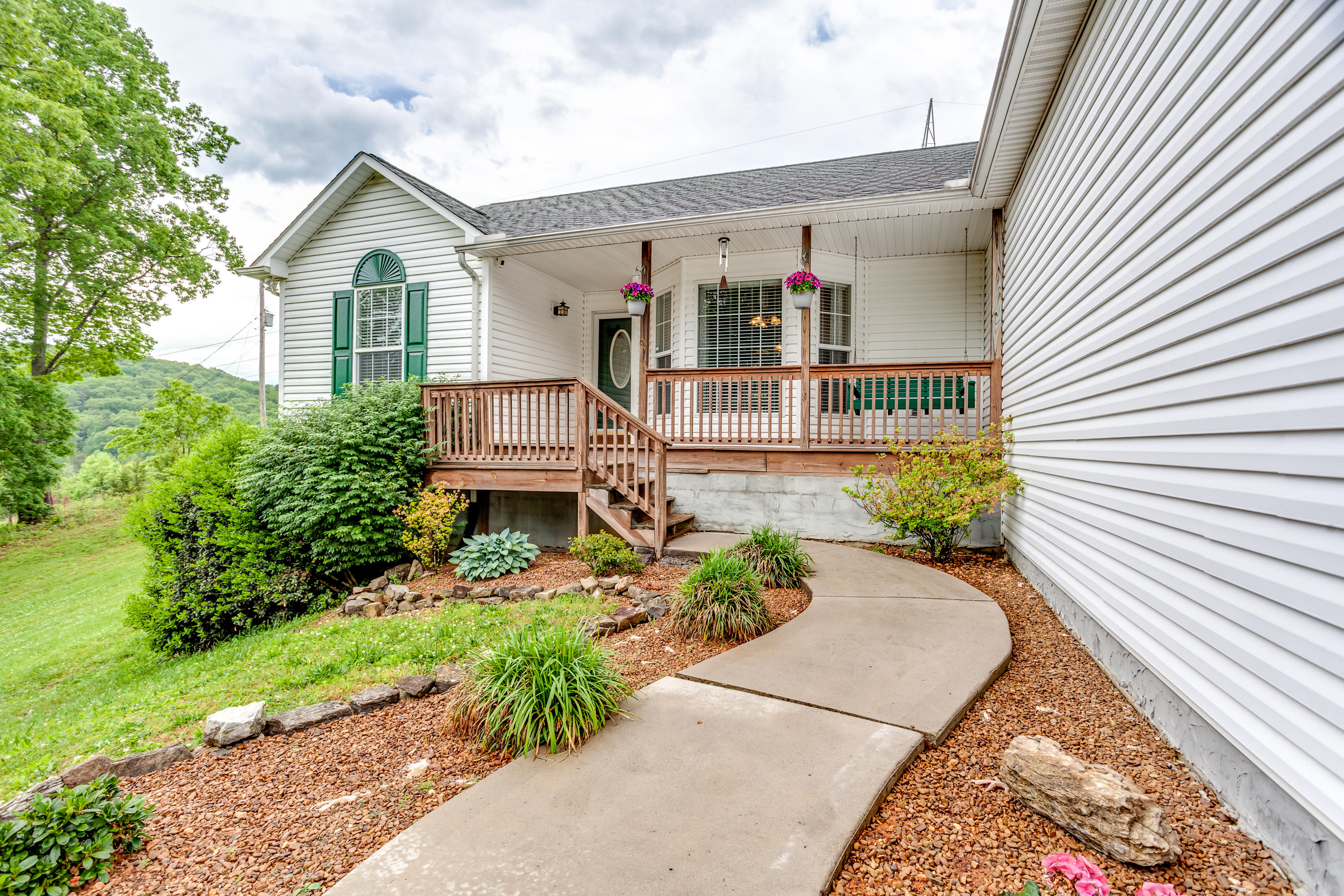 8809 Heiskell Road Powell, TN 37849 - Photo 4 of 36 004200519-1-8809HeiskellRdPowellTN-SMALL