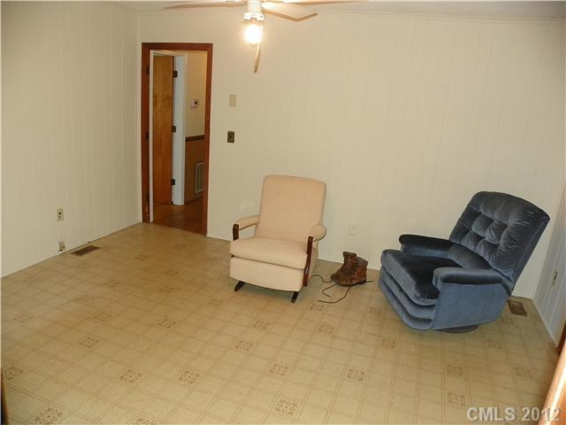 4839 Cheviot Road Charlotte, NC 28269 - Photo 4 of 14 Gallery Image 4
