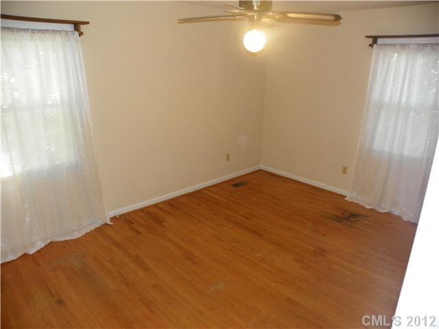 4839 Cheviot Road Charlotte, NC 28269 - Photo 10 of 14 Gallery Image 10