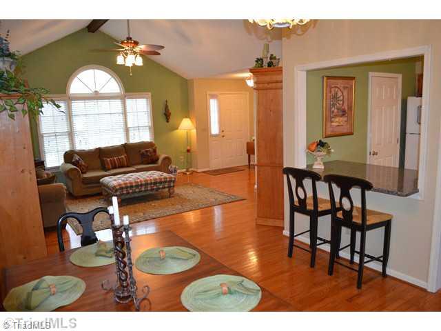 5907 High View Road Greensboro, NC 27410 - Photo 3 of 16 Living Room.