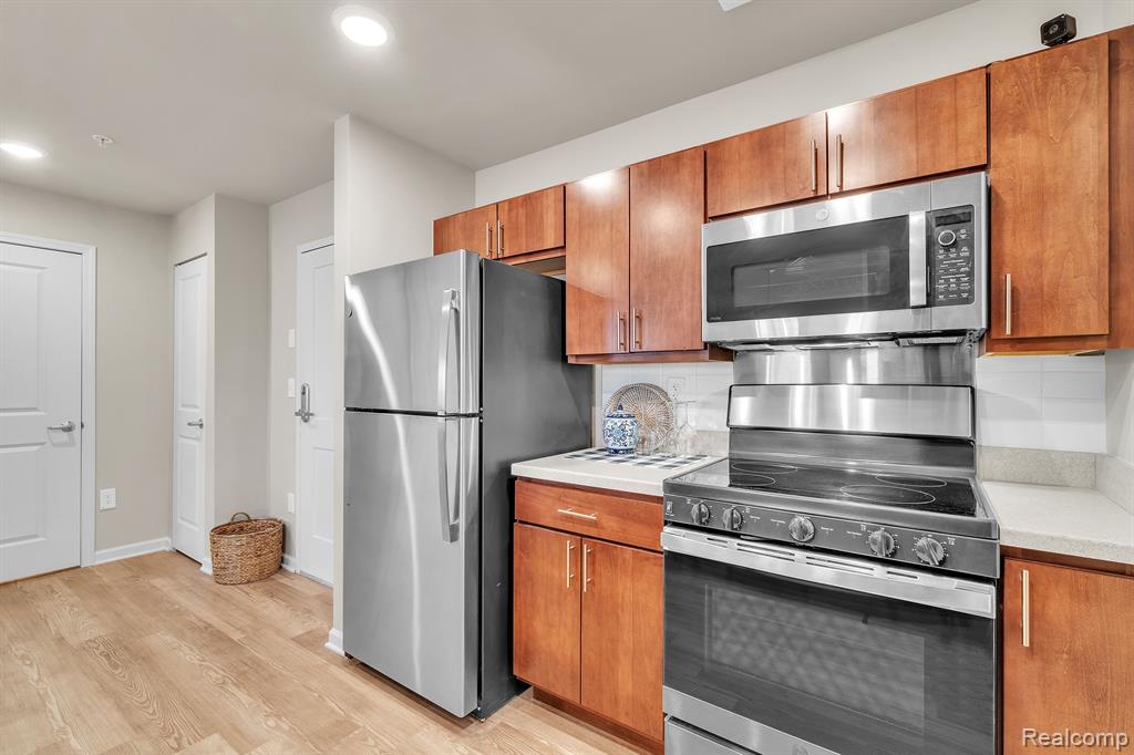 1957 South Telegraph Road, Unit 301 Bloomfield Hills, MI 48302 - Photo 3 of 59