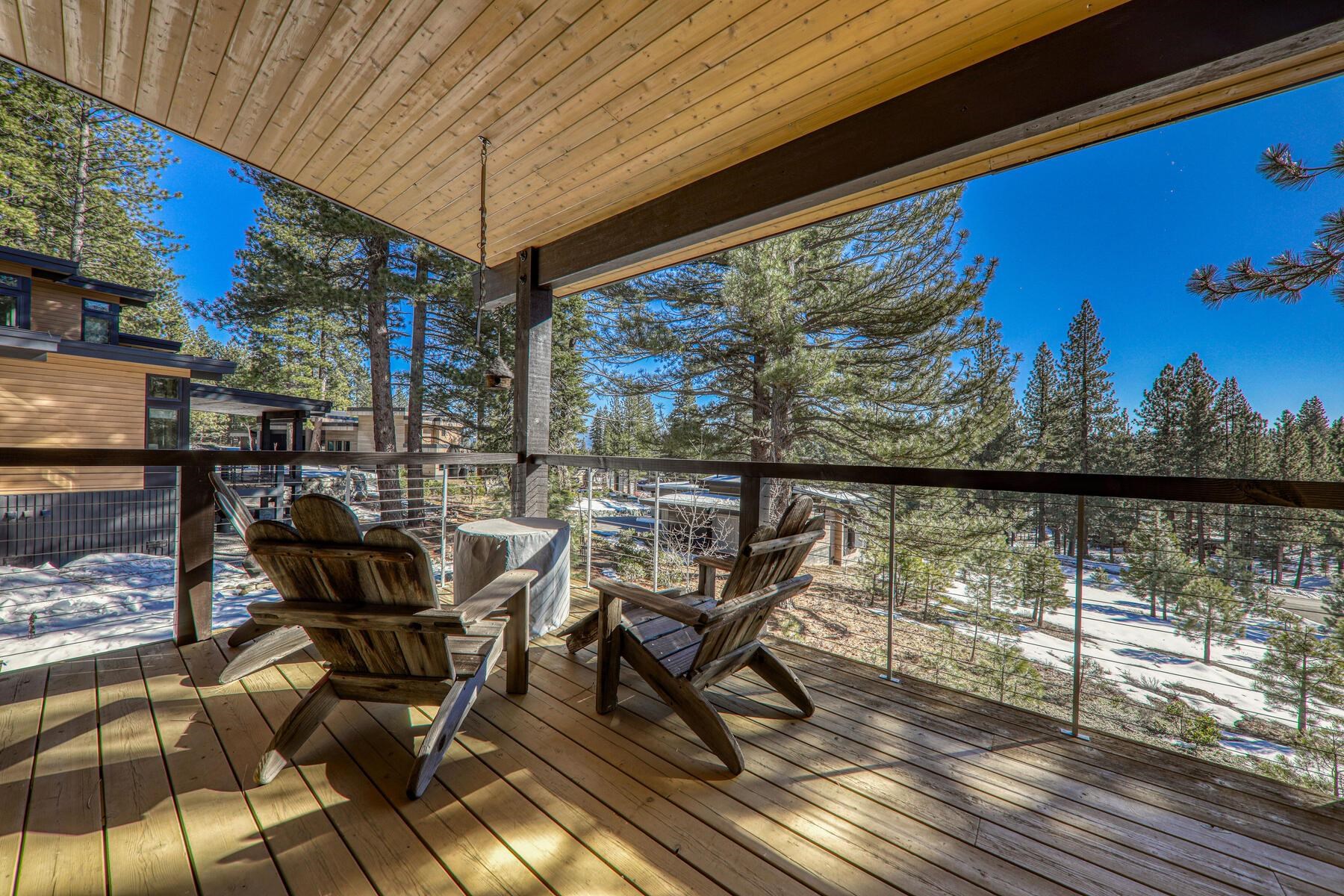 10789 Labelle Court Truckee, CA 96161 - Photo 18 of 28 a view of a chairs and table in the balcony
