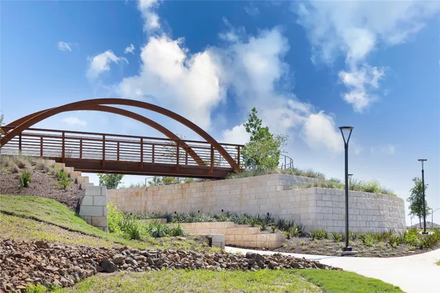a view of a fountain in front of a house