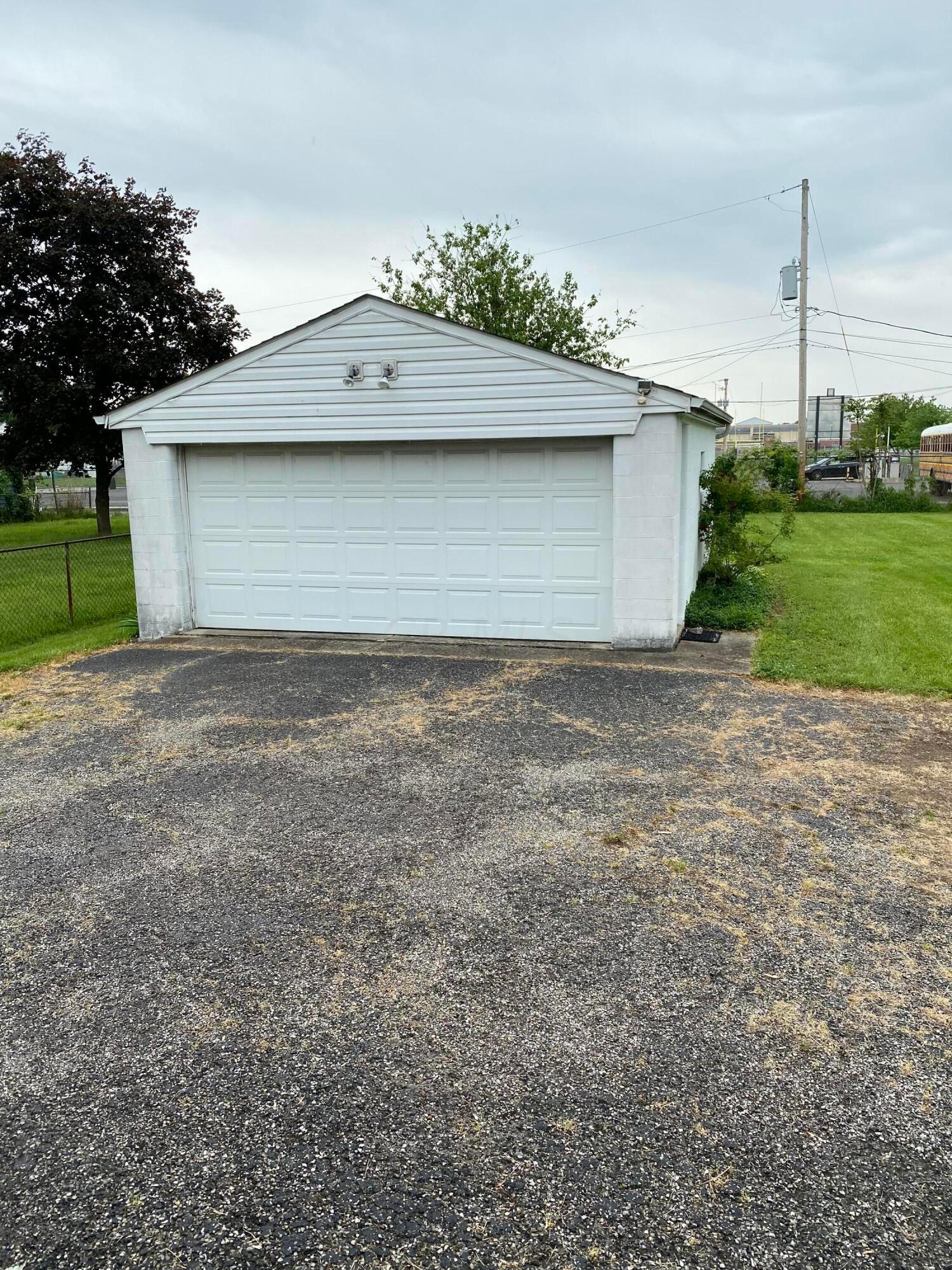 622 Beechwood Road Columbus, OH 43213 - Photo 13 of 24 Detached Garage