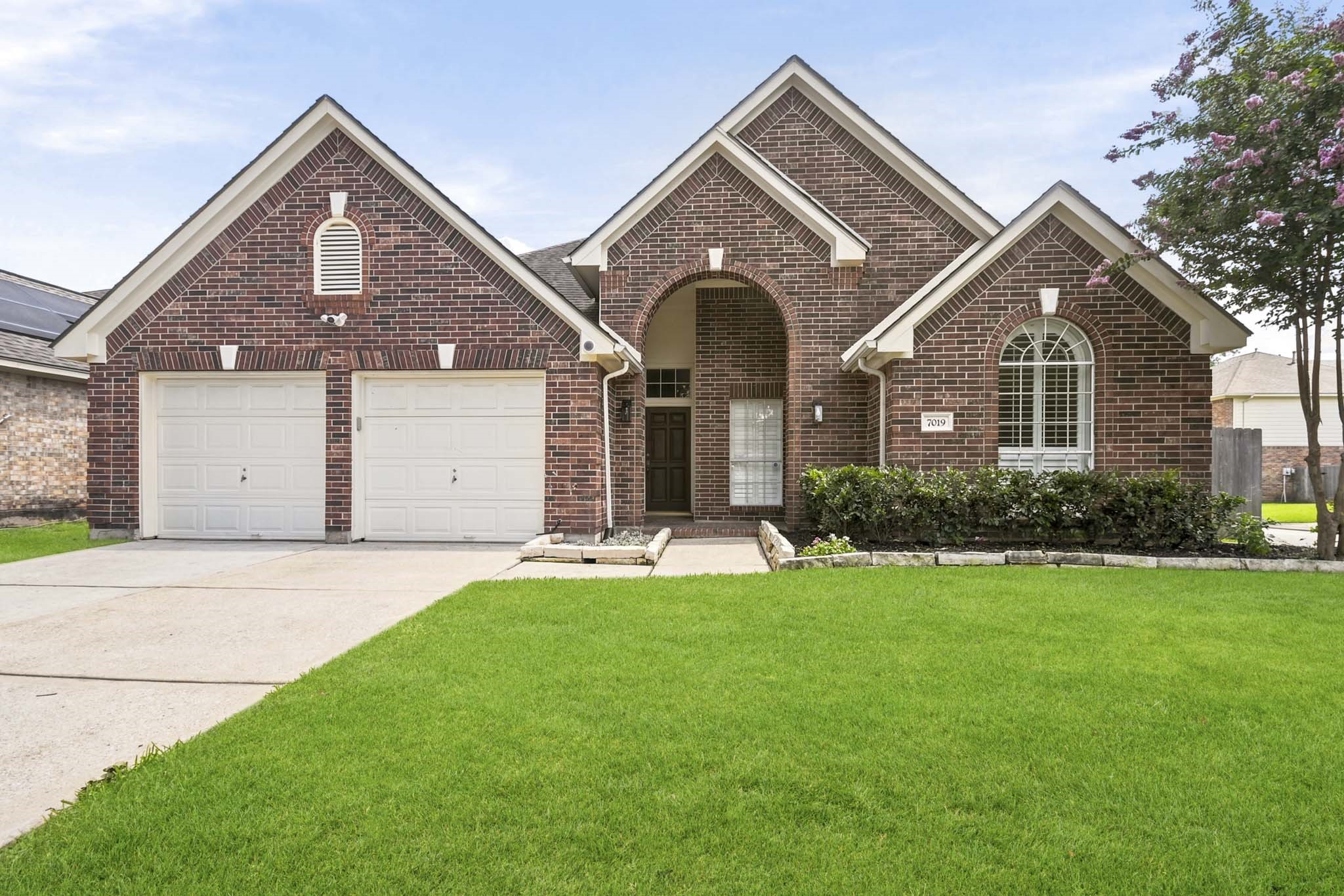 7019 Brookfir Lane Houston, TX 77040 - Photo 2 of 34