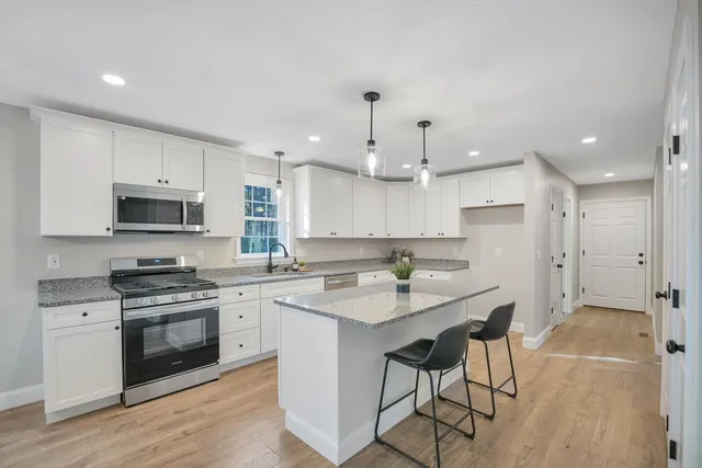 $799,000 | 490 High Street, Rochester, MA 02770