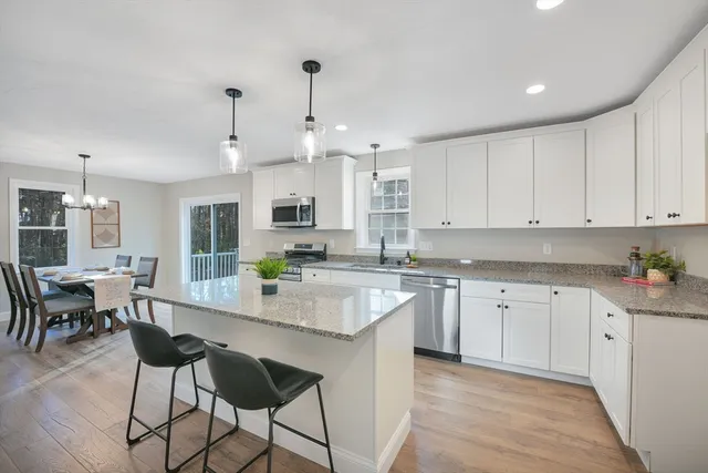 $799,000 | 490 High Street, Rochester, MA 02770