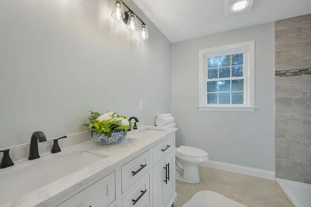 $799,000 | 490 High Street, Rochester, MA 02770