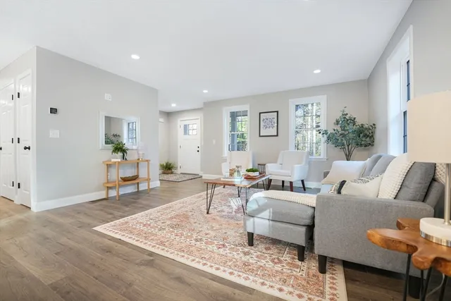 $799,000 | 490 High Street, Rochester, MA 02770