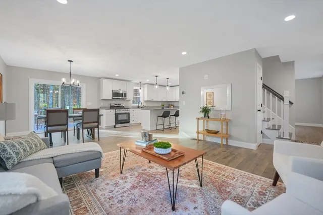 $799,000 | 490 High Street, Rochester, MA 02770