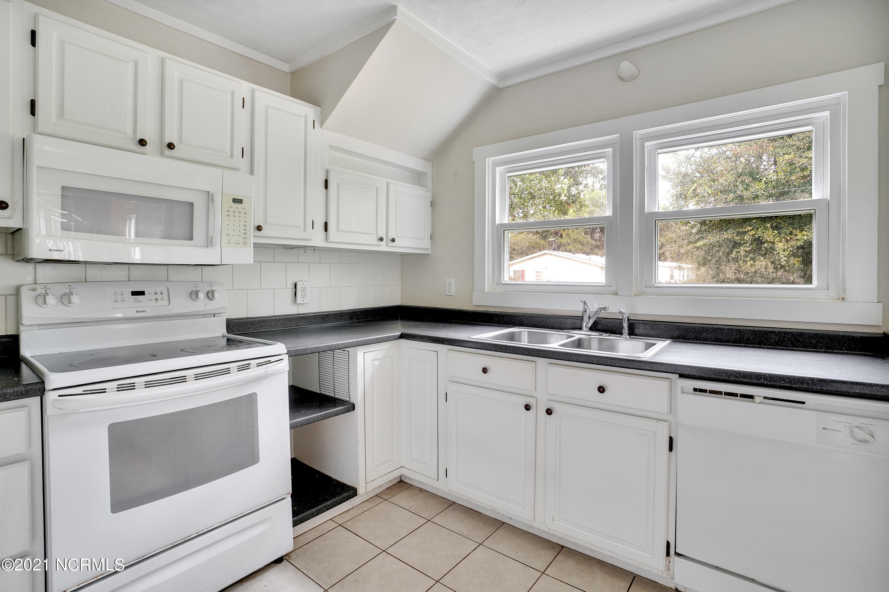 7796 Alexander Road Wilmington, NC 28411 - Photo 5 of 34 7796AlexanderRoad-05